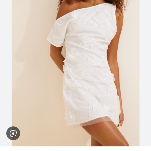 Elegant White One-Shoulder Dress